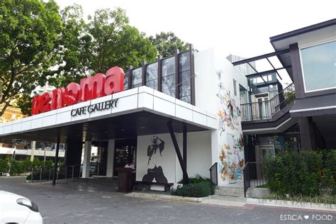 Aku cafe & gallery offers the perfect spot in kuala lumpur's chinatown neighbourhood to unwind and relax with a cup of aromatic coffee. Estica: RENOMA CAFE & GALLERY 這裡沒有內褲