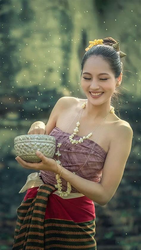 Beautiful Thai Women In Thai Traditional Dress She Smiles And Looks