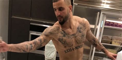 Kyle walker is an english footballer known for playing as a right back for the clubs like manchester city and tottenham hotspur. Kyle Walker (Manchester City) Hace una fiesta con ...