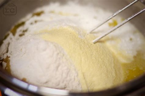 Es ist nicht der erste pizzateig hier im plötzblog, aber einer, der sich sehr einfach herstellen und bevorraten lässt. Pizza mit Lievito Madre - Rezept - rethink cooking