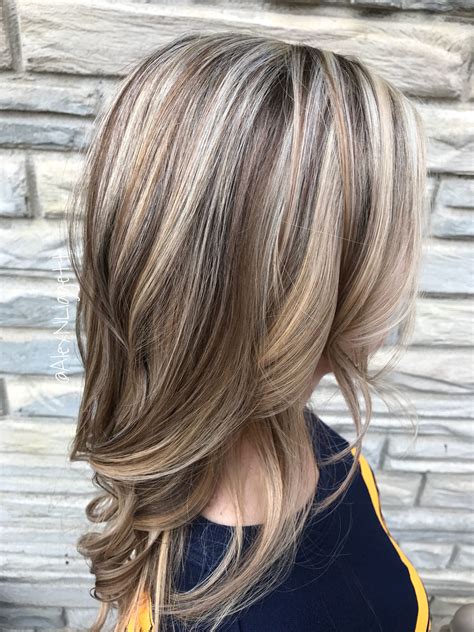 Blonde Highlights And Light Brown Lowlights Couleur De Cheveux Blonds