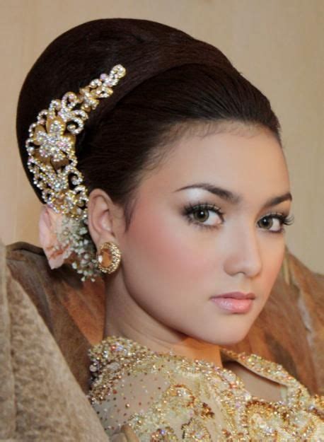 Soft And Glowing Indonesian Bridal Look Bridal Makeup Asian Bridal