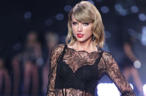 Taylor Swift Signs New Record Deal With Universal Music Group