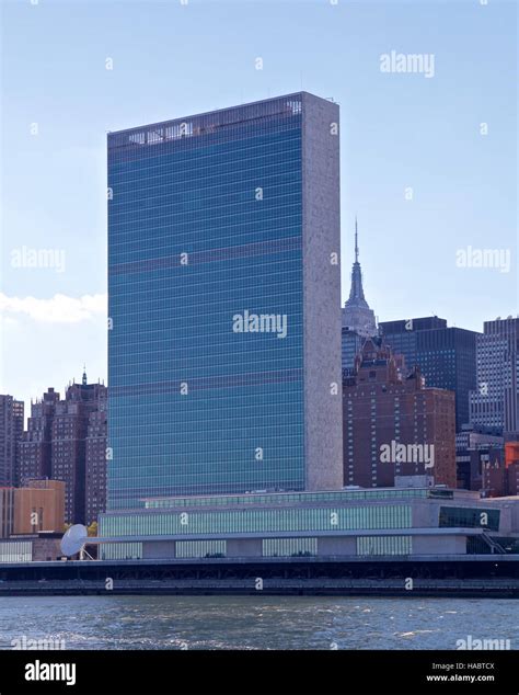 Un Secretariat Building On The East River In Manhattan New York Ny
