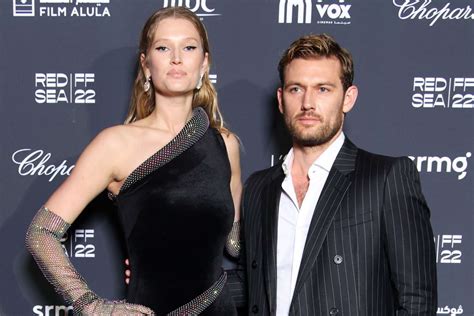 Alex Pettyfer Toni Garrn Divorcing After 2 Years Of Marriage