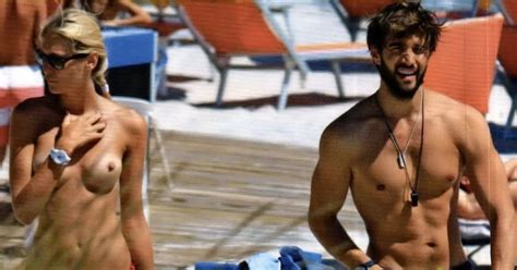 Pettorali Famosi Uomini A Petto Nudo Alex Belli Centovetrine In Vacanza