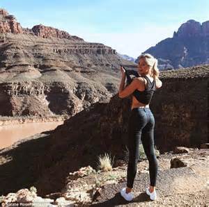 Natalie Roser Flaunts Her Incredible Washboard Abs Daily Mail Online