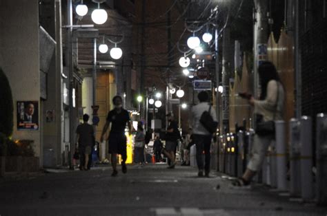 ルポ路上売春：歌舞伎町で性を売る女性たち 取り締まり、暴力、盗撮の中で 毎日新聞