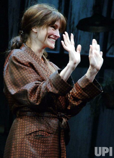Photo Actress Julia Roberts Debuts In Broadway Play Nyp2006041908