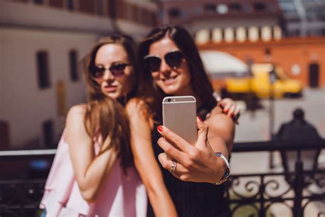 Apple Has Been Granted A Patent For Software That Would Allow For Socially Distant Group Selfies