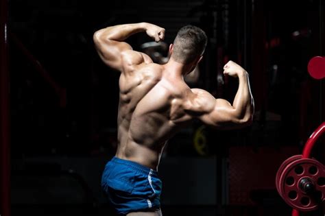 Premium Photo Bodybuilder Flexing Muscles