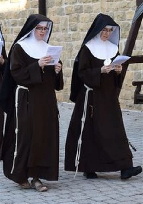 Pin By Paula Santa Rita On Catholics Nuns Etc Nuns Habits Outfit Accessories Monastic Life