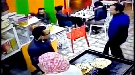 خطير لحظة سرقة هاتف فتاة في مطعم بمراكش youtube