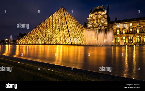 Louvre Pyramid Interior Hi Res Stock Photography And Images Alamy