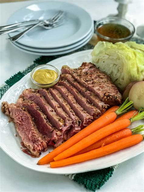 Place the corned beef brisket, carrots, pearl onions, parsley, bay leaves and peppercorns in the instant pot and add 3 cups of water. Instant Pot Corned Beef and Cabbage - 31 Daily