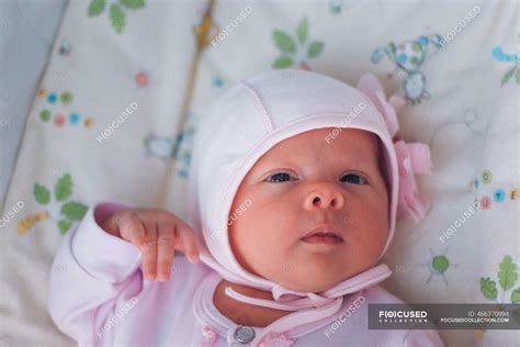 Adorable White Newborn Baby Girl — Krai Infant Stock Photo 466370994