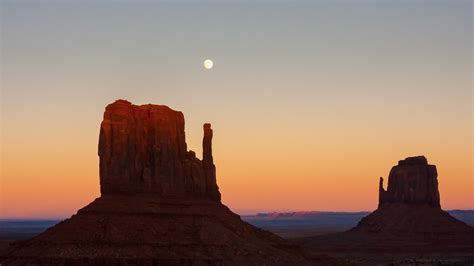 Monument Valley Moonrise Moon Rising Over The Mittons See Flickr