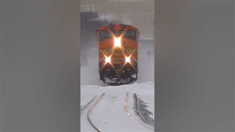 Bnsf Train Smashes Through A Snowdrift Youtube