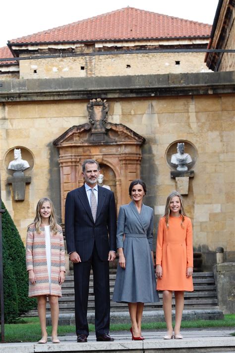 La Familia Real Española En Asturias Por Motivo De La Entrega De Los