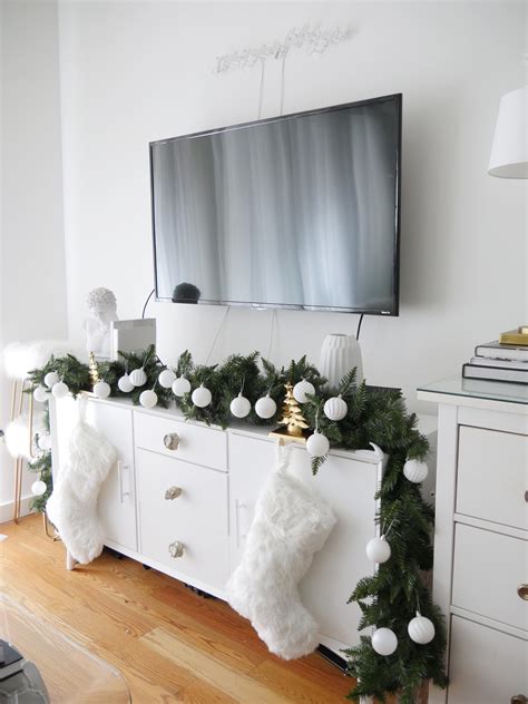 Decorating rental home | 4. How to Decorate for Christmas Without a Tree | Trendy home ...