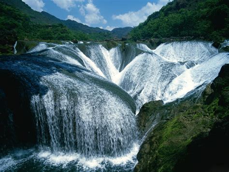 20 Of The Best Waterfalls From Around The World