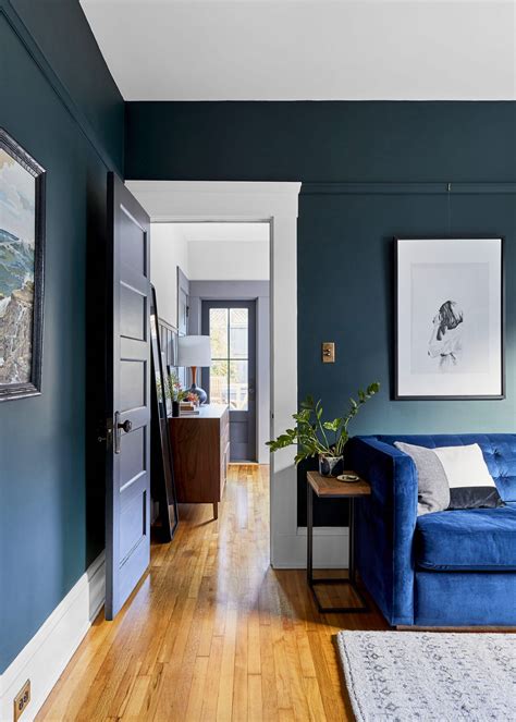 Ok That Blue Sofa Is Everything Paint Colors For Living Room Blue Living Room Living Room Paint