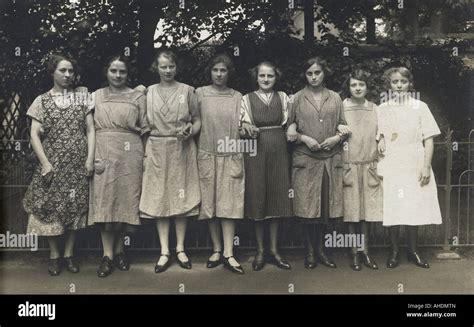 People Women Group 1920s 20s 20th Century Stock Photo Alamy