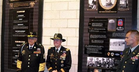 The 7th Us Cavalry News Genret Hal Moore And Sgm Plumley At The