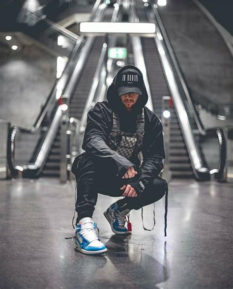 Pin By R C S On Streetwear Urban Photography Portrait Urban Fashion Photography Urban