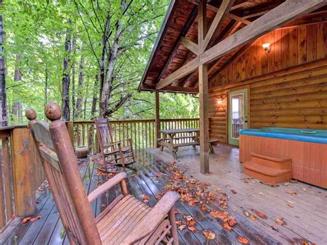 9 Cozy Gatlinburg Cabins For Rent For Your Mountain Getaway • Travel