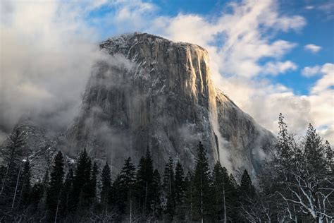 Large Rock Falls Off Yosemites El Capitan Los Angeles Times