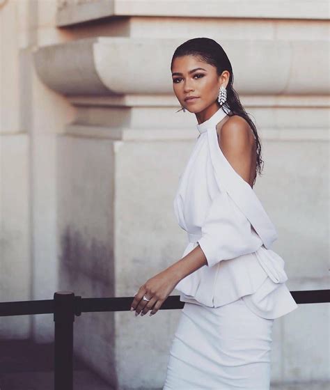 Zendaya Is Fab In This All White Ralphandrusso Dress And Chopard Jewels