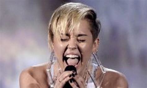 Miley Cyrus Pone A Cantar A Su Vagina El Nuevo Día