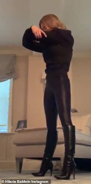 Hilaria Baldwin Impressively Performs Squats In High Heel Boots Daily Mail Online
