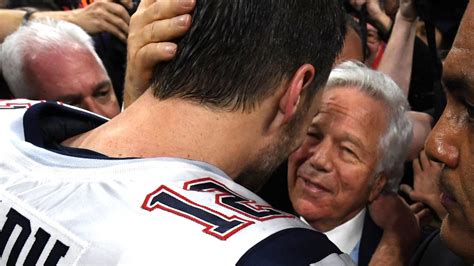 Super Bowl 2019 Tom Brady And Robert Kraft Kiss After Patriots Win