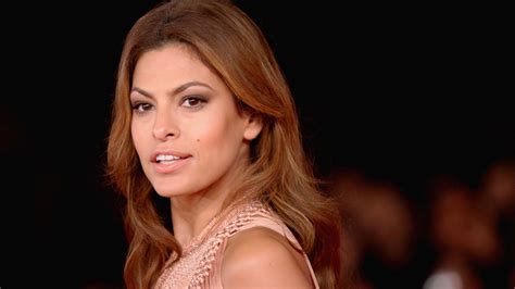 Eva Mendes Lets Her Hair Down Dancing To Ryan Goslings Latest Movie Soundtrack See The Video