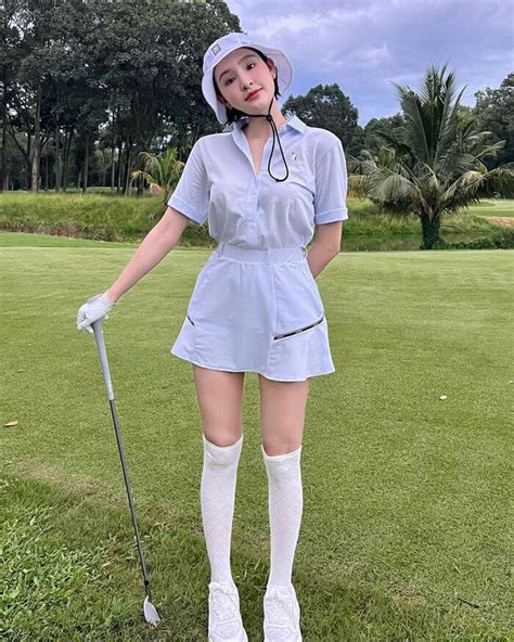 hiền hồ tái xuất sau vụ anh em nương tựa nhau khoe ảnh đi đánh golf nóng bỏng