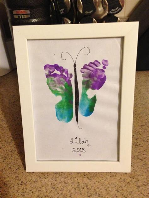 Getting the perfect newborn baby footprints can be tricky, but follow our top tips on how to make baby footprints and you should be able to take some adorable little footprints from your baby. Pin by The Gift Insider on DIY Gifts | Baby crafts, Diy ...