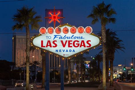 Welcome To Fabulous Las Vegas Sign At Night Please Attribu Flickr