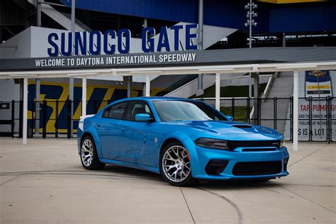 Why You Should Get The Charger Hellcat Daytona Edition Carbuzz