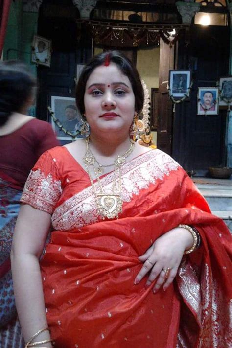 Beautiful Indian Housewife In Indian Saree Hot And Sexy