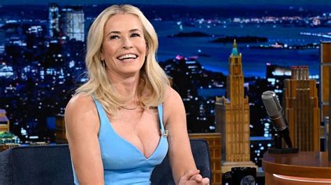 Chelsea Is Killing It Fans Applaud Critics Choice Awards Host Chelsea Handler For Her