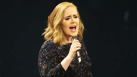 Adele turned heads in her first public appearance in months at oscar winner daniel kaluuya's academy awards afterparty in los angeles. Den virkelige betydningen bak noen som deg av Adele ...