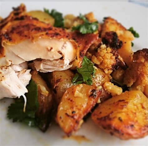 Serve with lettuce, cucumber, mayonnaise and lemon wedges. JO Quick & Easy roast chicken tikka (With images) | Chicken recipes, Easy roast chicken, Chicken ...