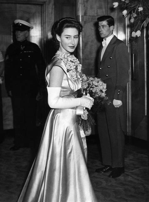 Princess Margaret And Queen Elizabeths Most Beautiful Throwback Photos