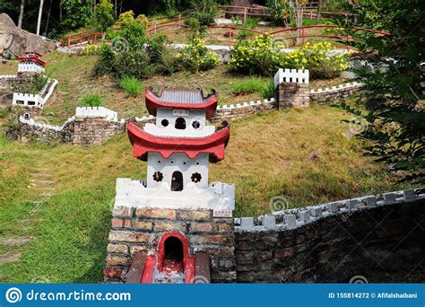The fu lin kong temple is located on the east coast of pulau pangkor. Mini China Great Wall In Fu Lin Kong Temple Editorial ...