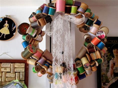 Diy Vintage Thread Spool Wreath Diy And Crafts Sewing Spool Crafts