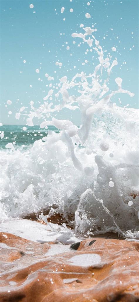Download Water Splash Iphone 12 Wallpaper
