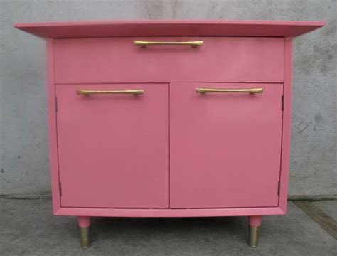 Things I Covet Pink Cabinets Modern Vintage Pink And Grey Kitchen