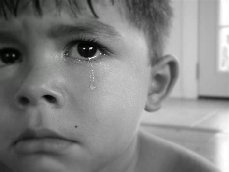 Crying Boy Wallpapers Top Free Crying Boy Backgrounds Wallpaperaccess